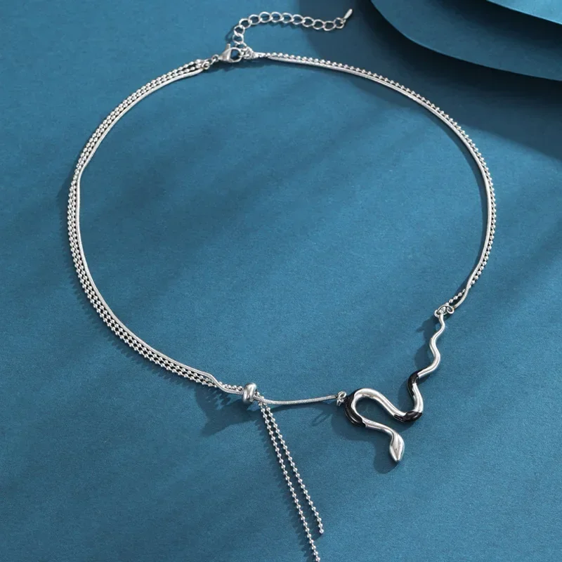 

The long-necked necklace is sweet and refreshing, and the snake-shaped tassel necklace is a unique and hot girl's necklace
