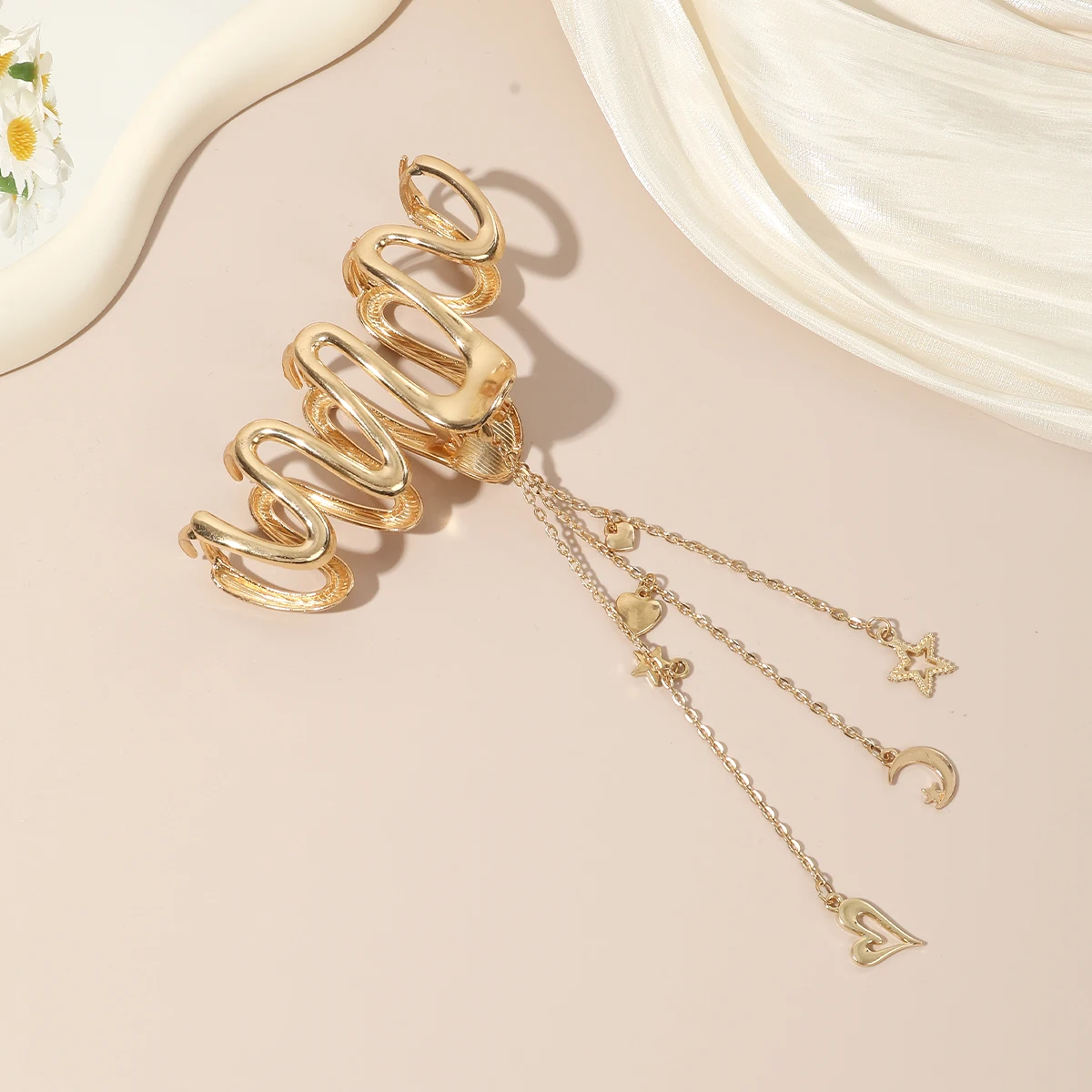 1pc Women Fashion Tassel Pendant Hair Claw Clips Party Headdress New Shark Crab Clip Girls Hairpin Korean Hair Accessories