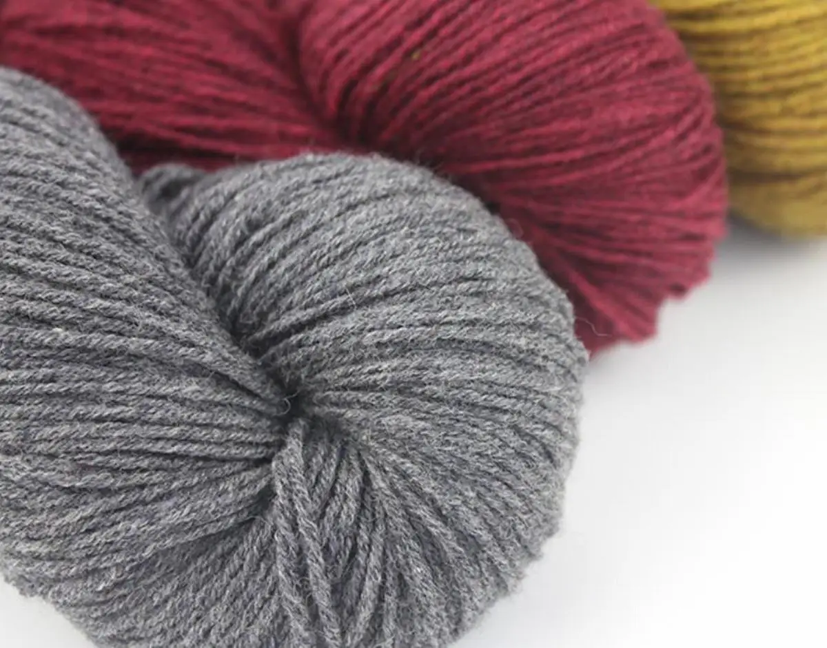 Hank-خيوط محبوكة يدويًا من الياك التبتية 100 جم ، كروشيه ، كروشيه ، ناعم ، ملون ، DIY ، وشاح سترة منسوج يدويًا متوسط السميك ، 100%