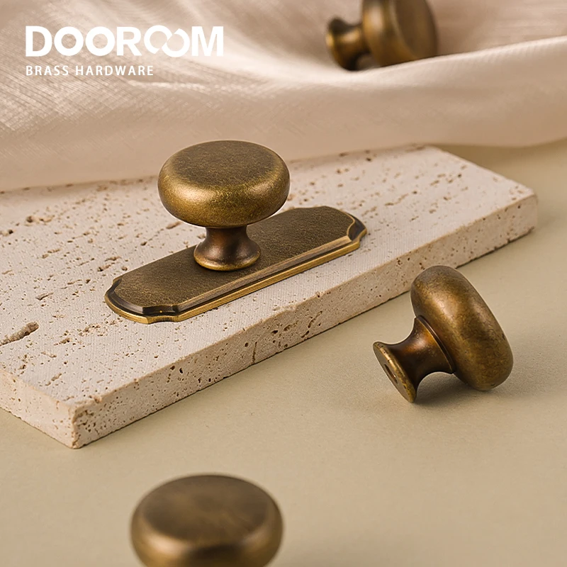 DOOROOM Retro Brass Handles Pulls with Base Home Cupboard Wardrobe Dresser Shoe Box Drawer Cabinet Knob Kitchen Storage Gabinete