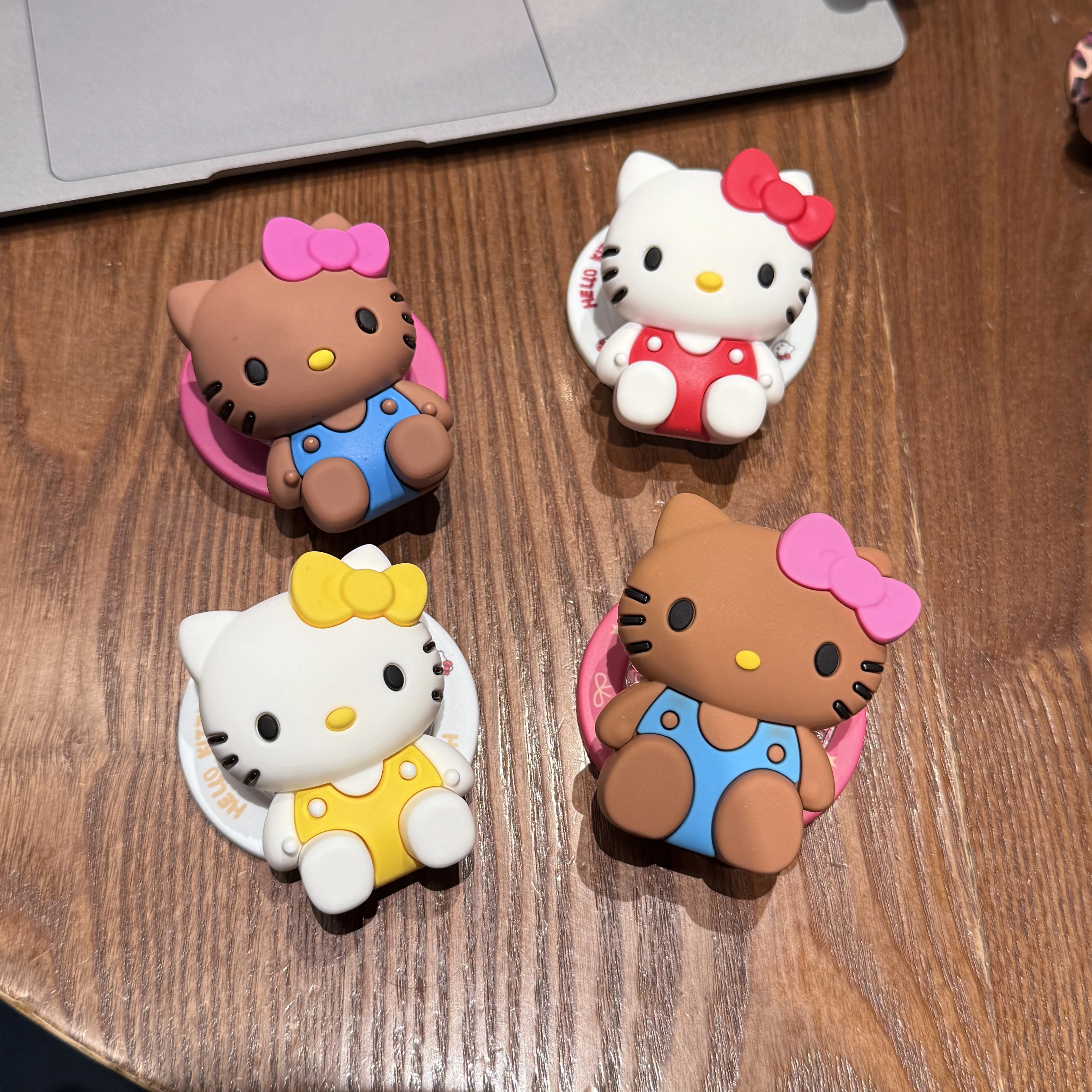 サンリオ ハローキティ用 シリコーンゲル吸盤マグネット 携帯電話ホルダー 便利で実用的なシェルブラケットまたはスマートフォン漫画