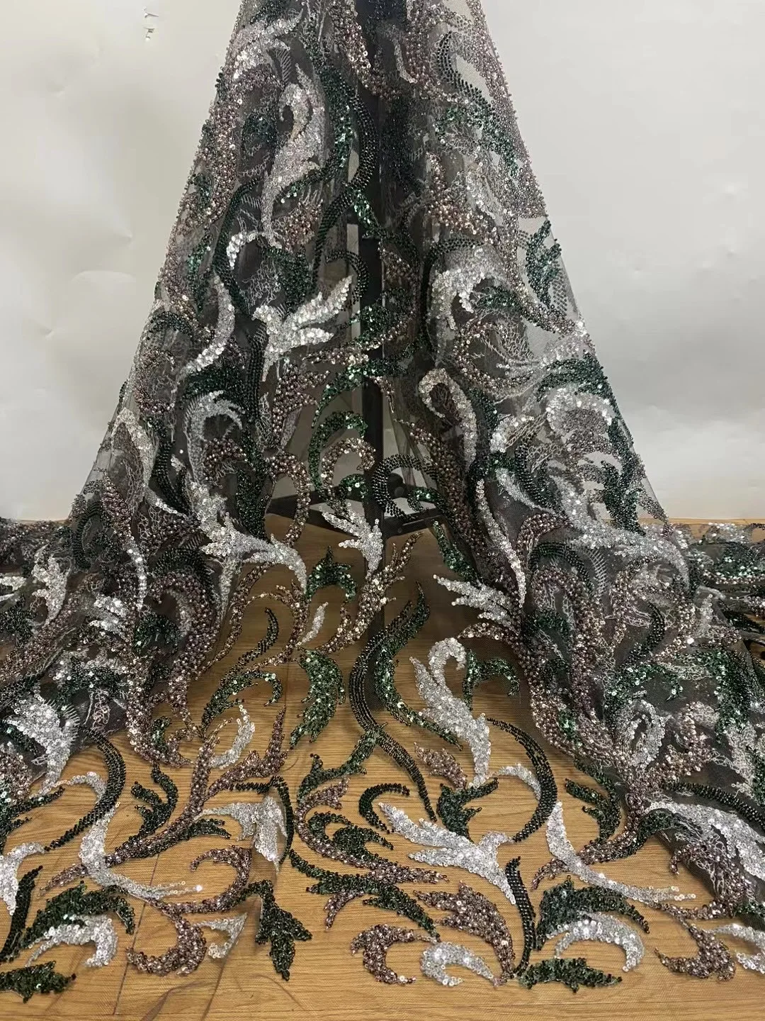 

Luxury African Heavy Beads Lace Fabric 2023 High Quality Nigerian Sequins Tulle Lace Fabric French For Bridal Wedding Dress Sew