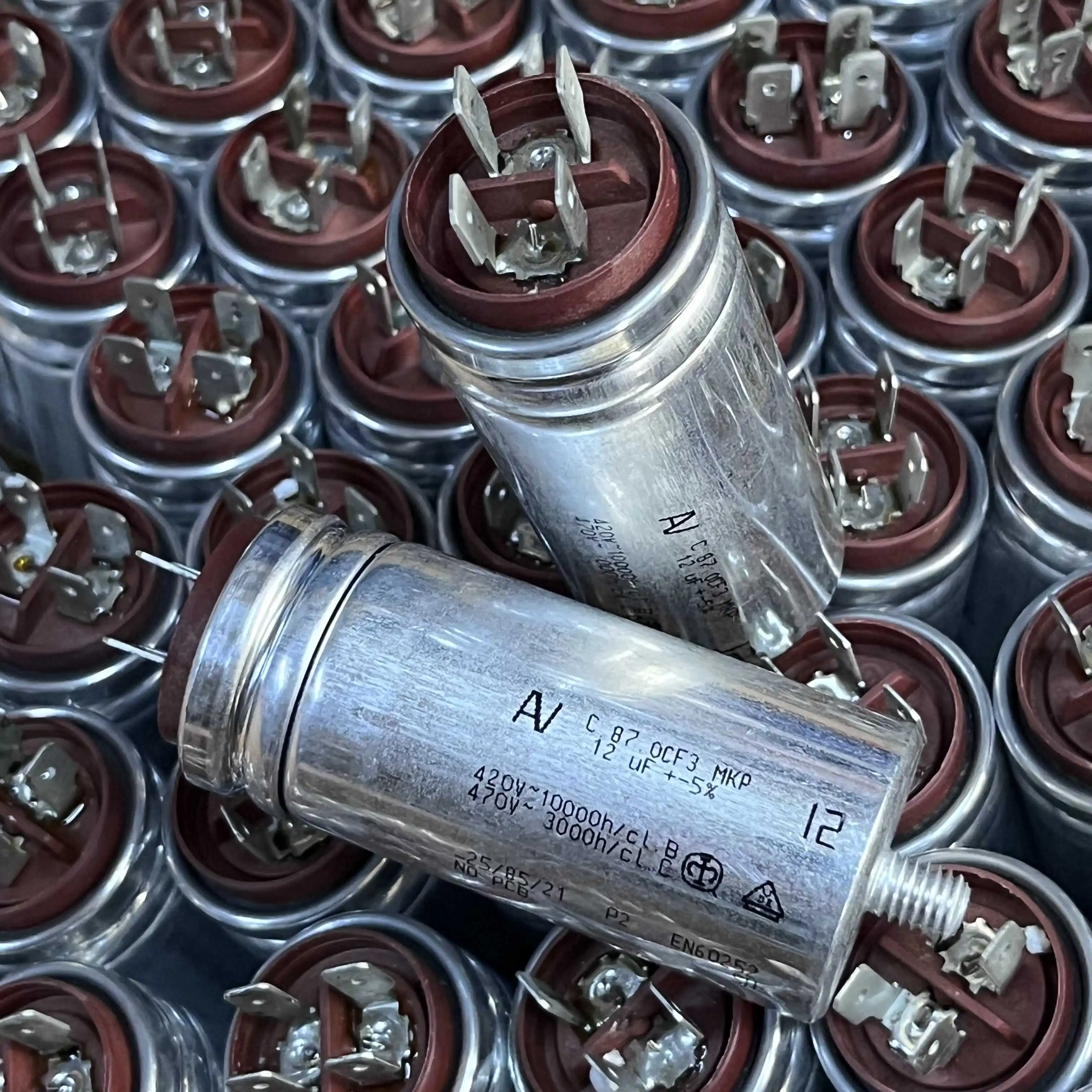 

Совершенно новый оригинальный AV C.87.0CF3 MKP 12UF 420 В 470 В переменного тока масляный конденсатор 35*78 мм