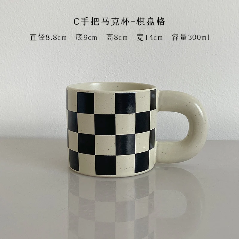 Niche checkerboard clay ceramic water cup office cute fat handle mug