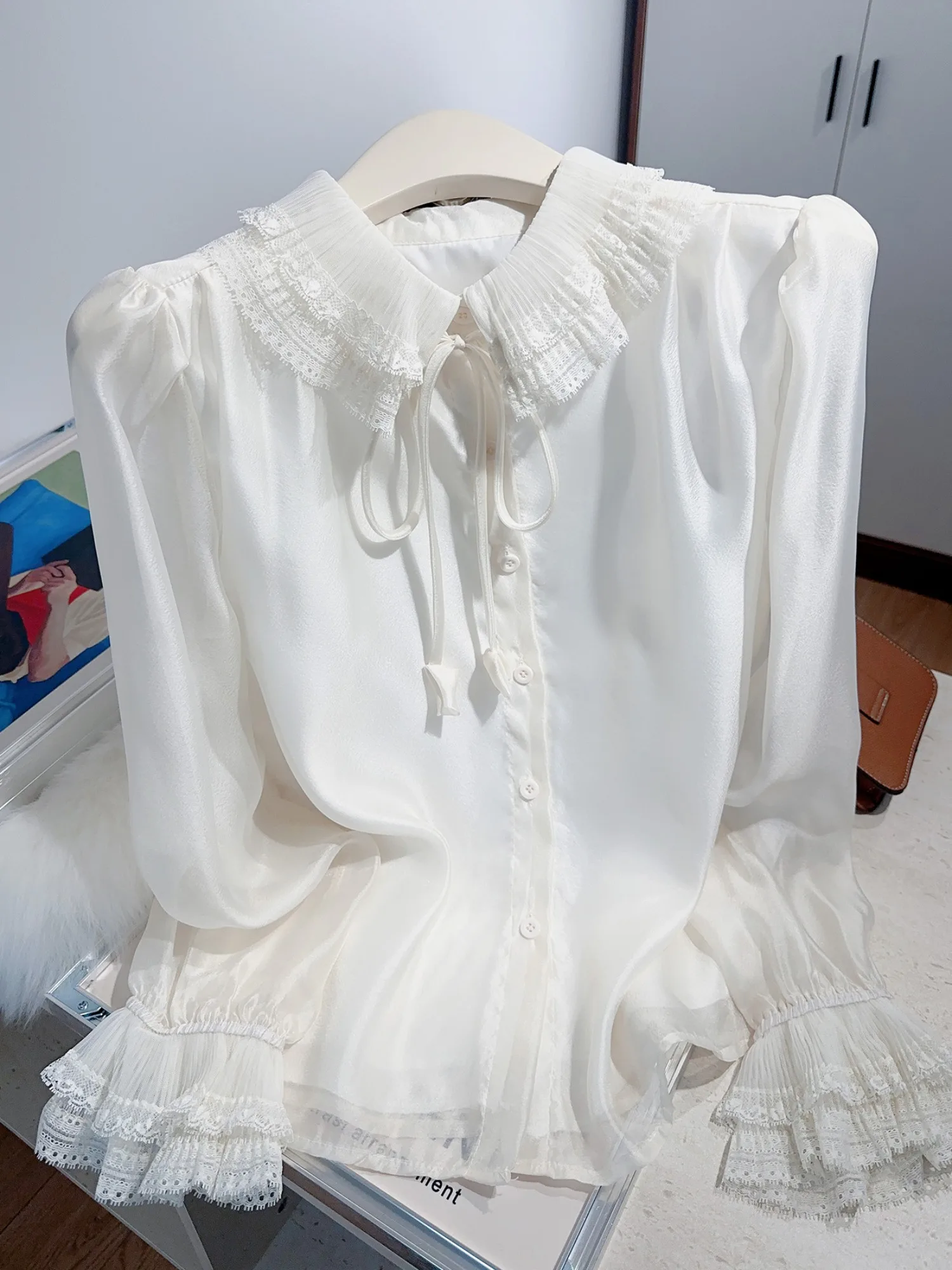 

Elegant Unique Beautiful Spring Shirt Women's Delicate Inner Wear Chiffon Top Celebrity Style Upperwear