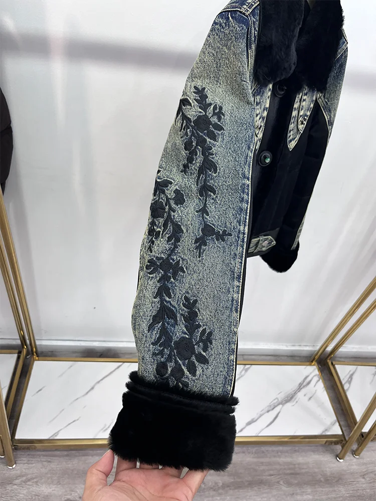 Nowe luksusowe damskie płaszcze z naturalnego futra owczego merino z kołnierzem, kurtki puchowe z gęsiego puchu, kurtki jeansowe i odzież wierzchnia na zimę 2025