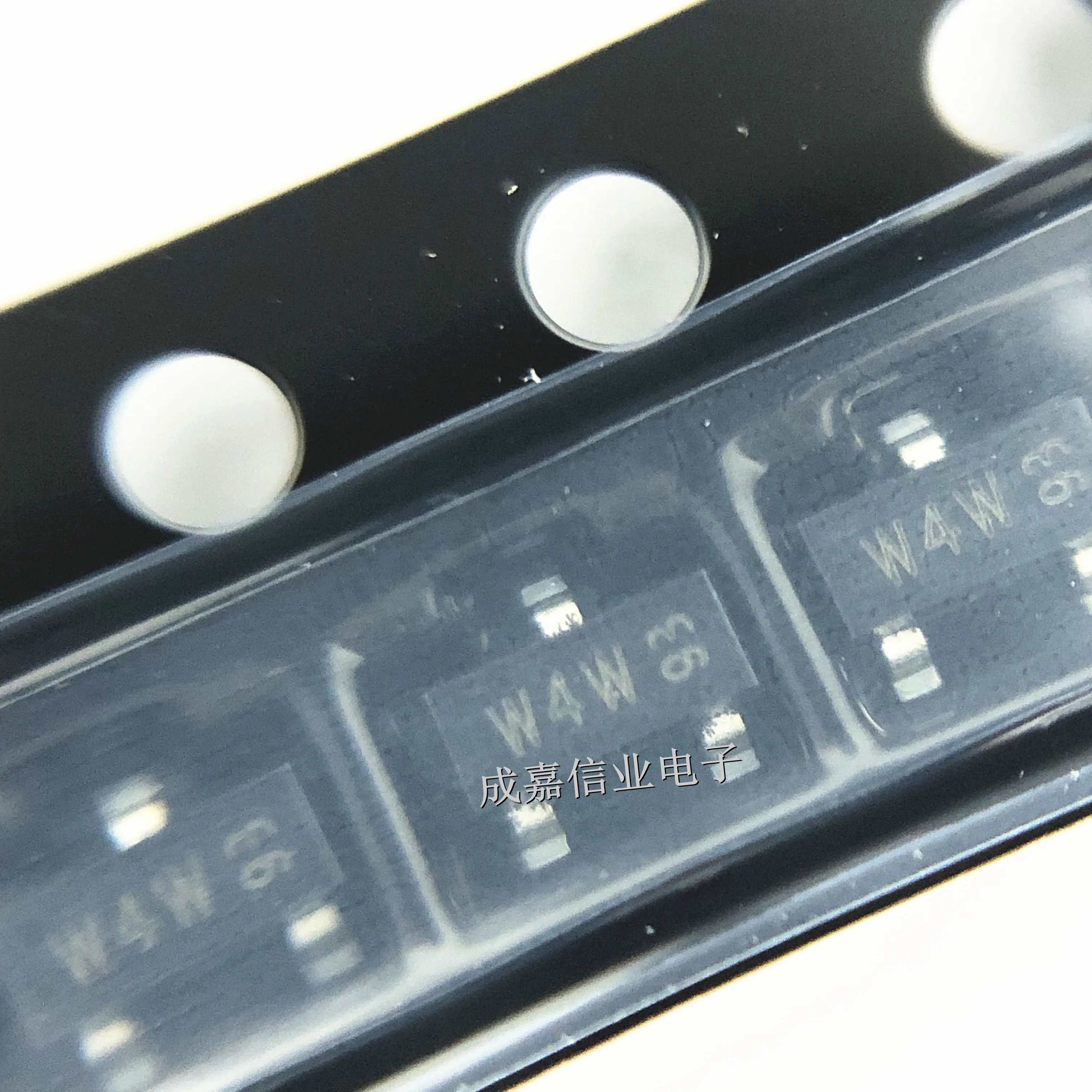 100pcs/Lot PBHV8540T,215 SOT-23-3 MARKING;W4W NPN Bipolar Transistors - BJT 500mA 400V Operating Temperature:-55℃~+150℃