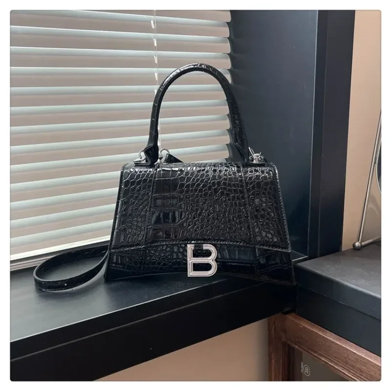 

Chic Paris Fashion Crossbody Bag - Minimalist Vintage Messenger Purse With Unique Leather Logo