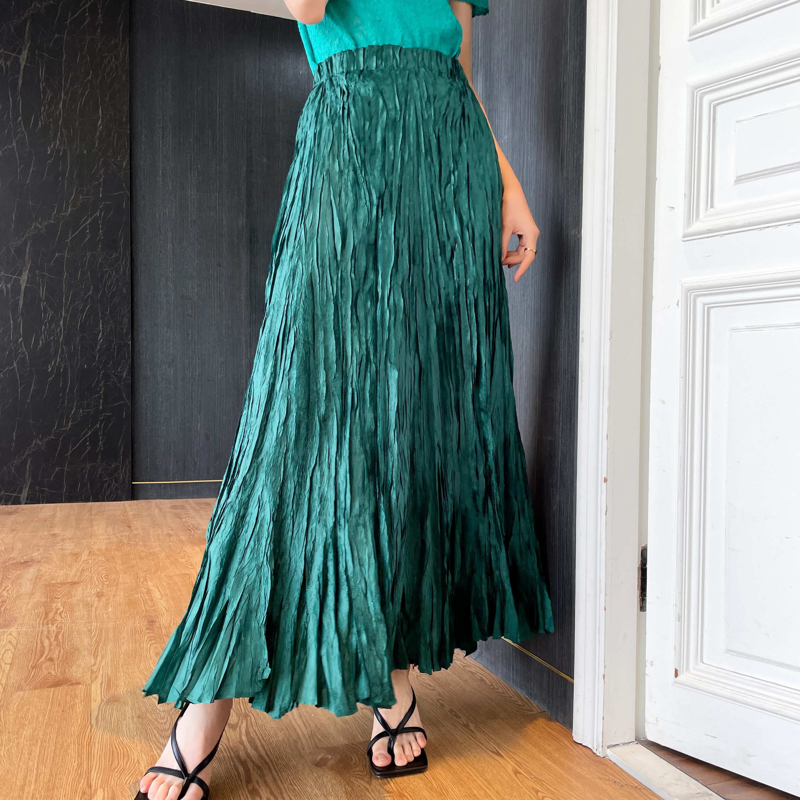 Counter quality Miyake pleated high-waist skirt pure color temperament commuting versatile half pleated skirt literary fan skirt