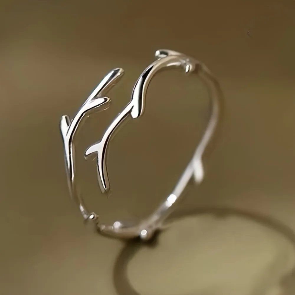 1 piece of bright adjustable antler ring, matte silver-plated metal minimalist antler shape, Mori light luxury design jewelry, preferred romantic gift for mother and lover, suitable for engagement and Thanksgiving Valentine's Day.