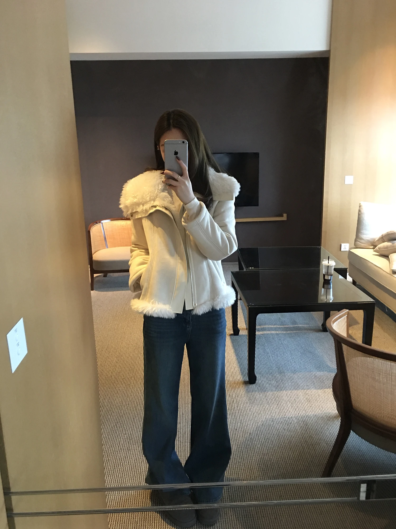 

Экологичная женская куртка из овечьего меха Allwhite с большим воротником, утяжкой на талии, ветрозащитная, с интегрированным мехом и кожаными элементами