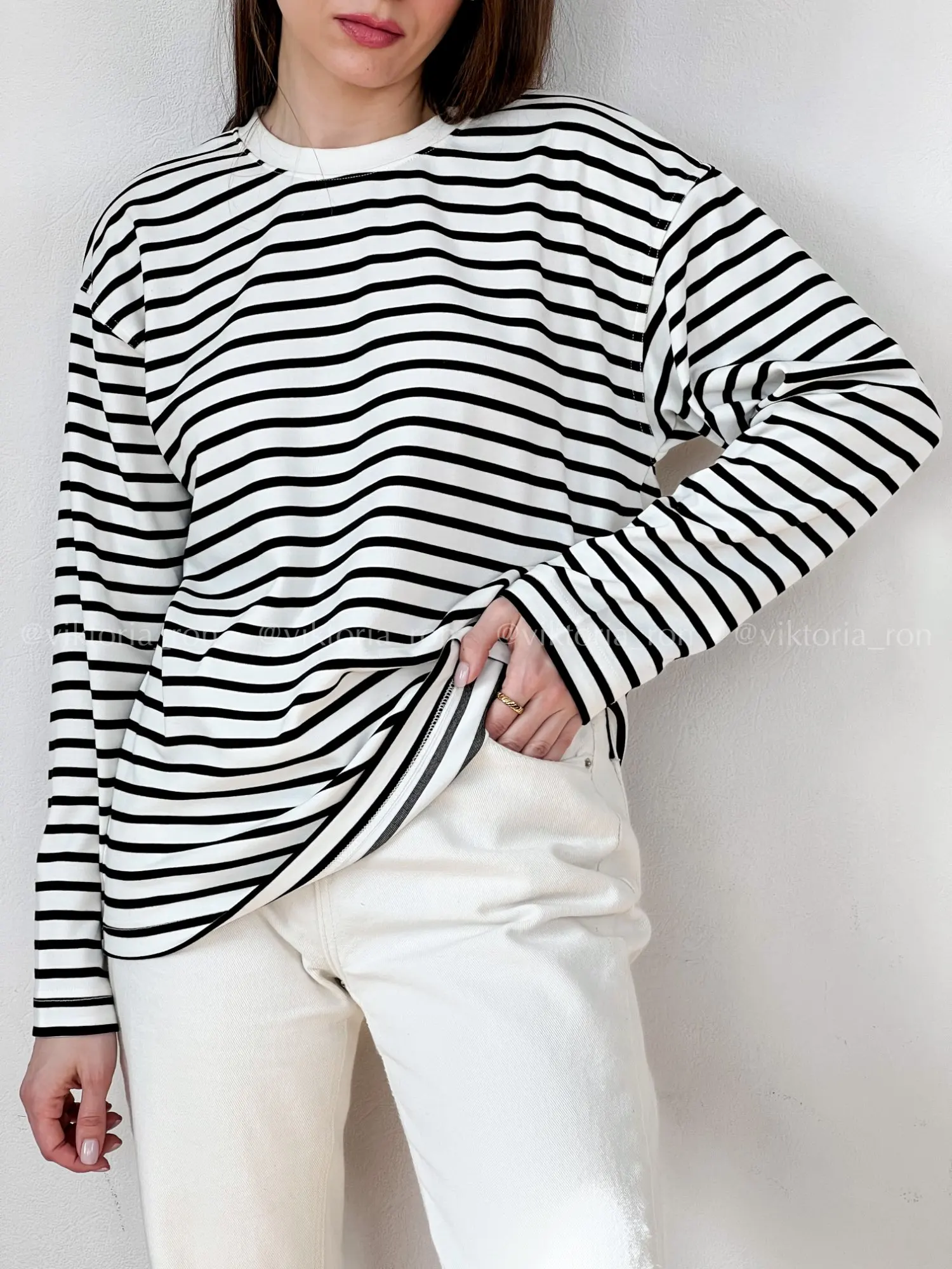 Garaouy 2022 New Spring Women Black White Striped O Neck Casual Tops Long Sleeve Loose Pullover Bottoming T-shirt Female Ladies