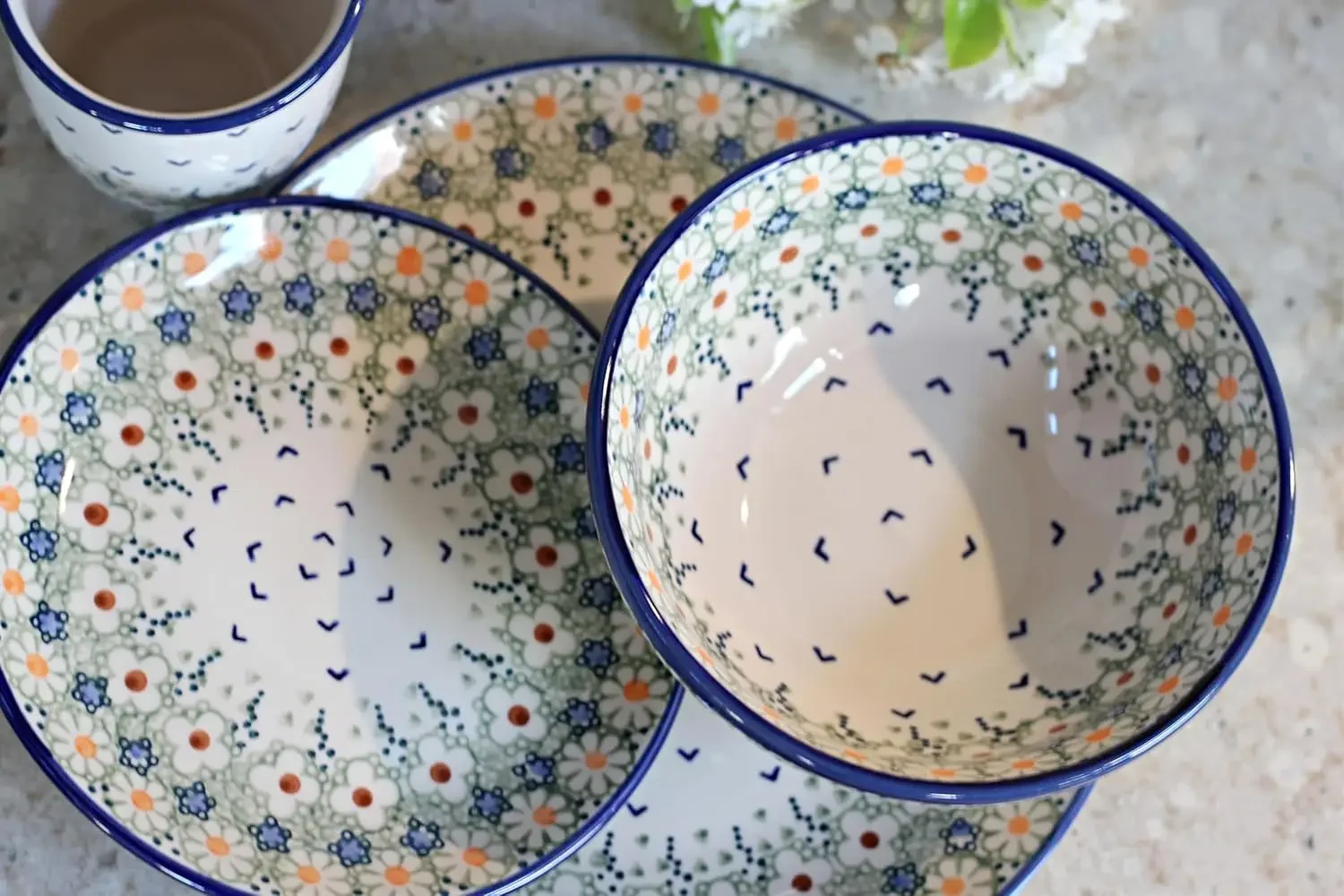 Blue Rose Polish Pottery Green Daisy 16 Piece Dinnerware Set