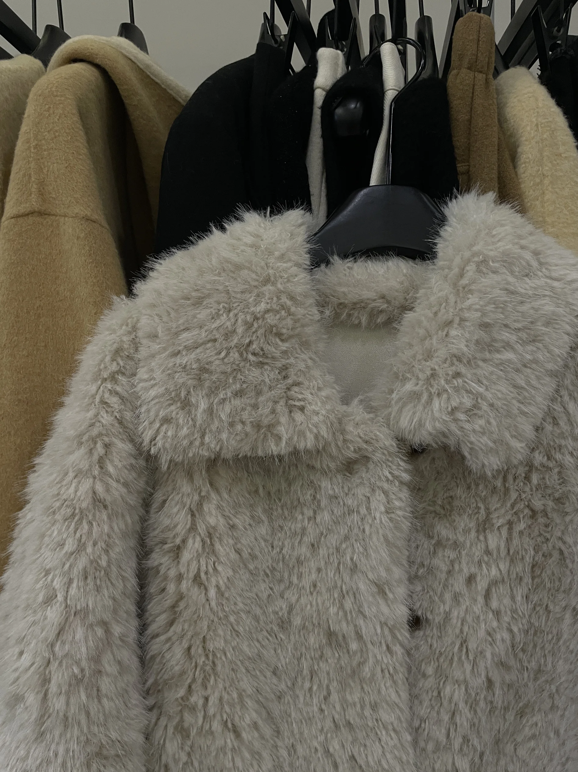 Faionable ort Fur Leather Coat Women's Turn-down Collar Eco-friendly Synthetic Fur Soft Warm Winter Outerwear