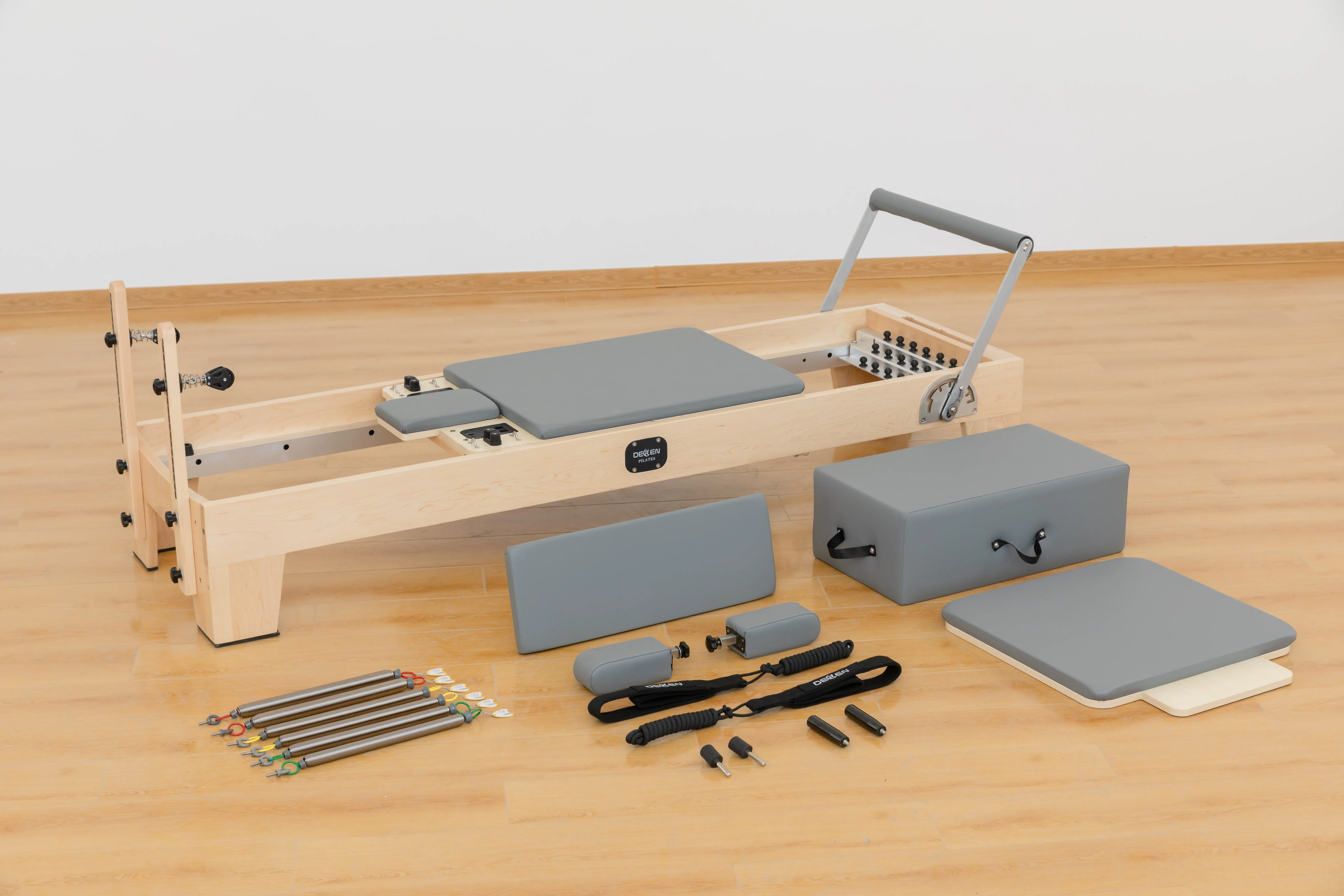 CE Approved Maple Wood Pilates Reformer, High Quality Wooden Pilates Equipment with Good Pilates Springs for Studio Use