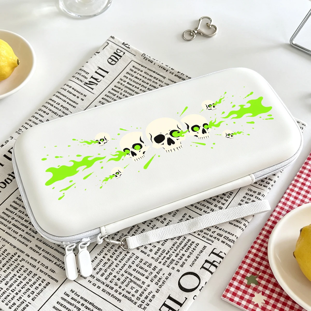 Gaming Accessories Bag - กระเป๋าเก็บของแข็งสีมาการองแบบพกพาสำหรับอุปกรณ์เสริมเกม พร้อมช่องตาข่ายสำหรับ Nintendo Switch Lite/OLED