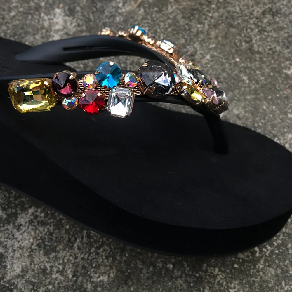 Pantofole da donna estate fuori nuove infradito con strass donne che indossano sandali da spiaggia alla moda con paillettes Chanclas Mujer pantuflas