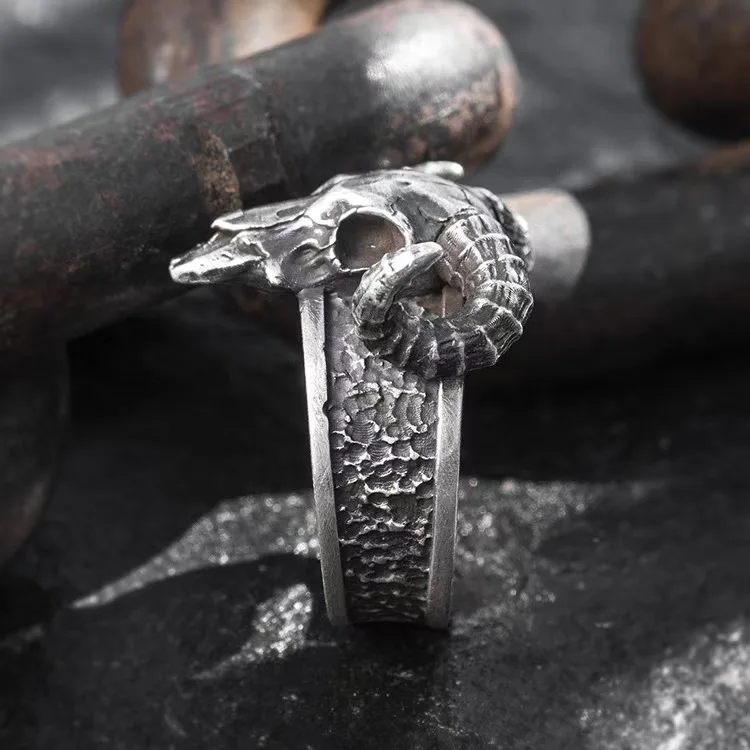 1 Retro Punk Skull Ram Head Ring - Unisex Hip-Hop Style with Motorcycle Elements, Adjustable Open Design, Skull Decorative Ring