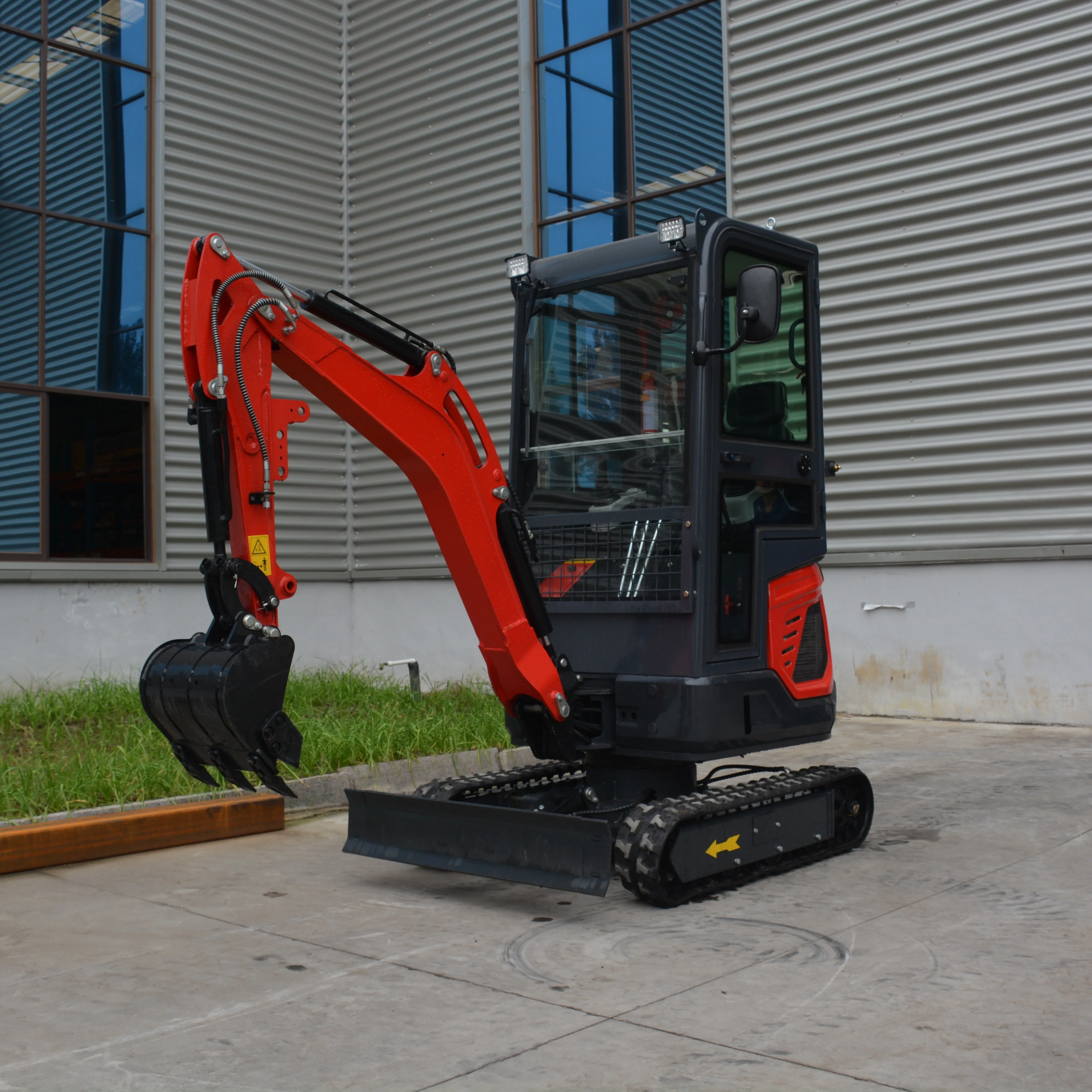 

1,8 тонны, 1 тонна, 2-тонная цена мини-экскаватора с боковым поворотом низкая цена мини-экскаватора Kubota