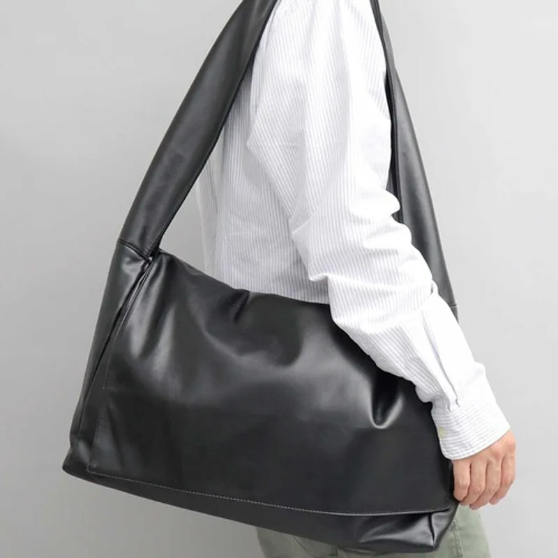 

Vintage Crossbody Shoulder Bag for Men Large Capacity Black Simple hobos Messenger Bag Soft pu Leather Backpa School Bag