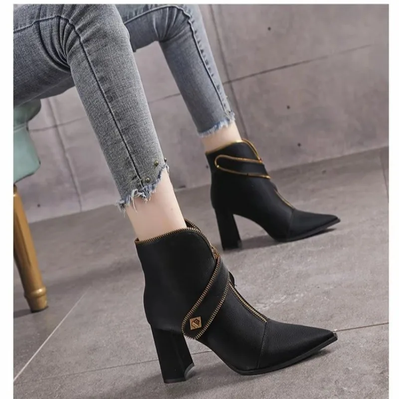 

Ботильоны, модные ботинки, новинка зимы 2021, узкие ботинки с острым носком и металлической пряжкой