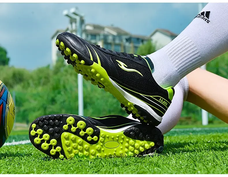 Youth Stylish Light Soccer Cleats All Match Wearproof Anti Sweat Flexible Rubber Sole Grass Competition Footwear