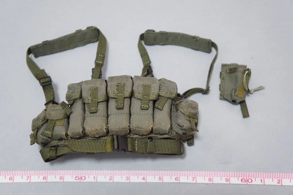 

DAMTOYS DAM 78087 1/6 Russian Federation Armed Forces Special Forces Warriors Chest Hanging Bag Model Fit 12'' Action Figure