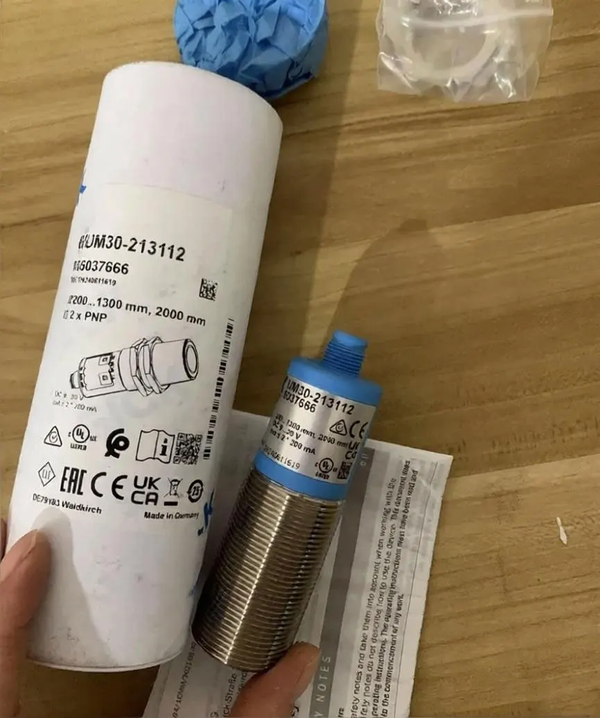 100% New and Original  UM30-213112 UM30-213113 Ultrasonic Sensor fast delivery Warranty One-year