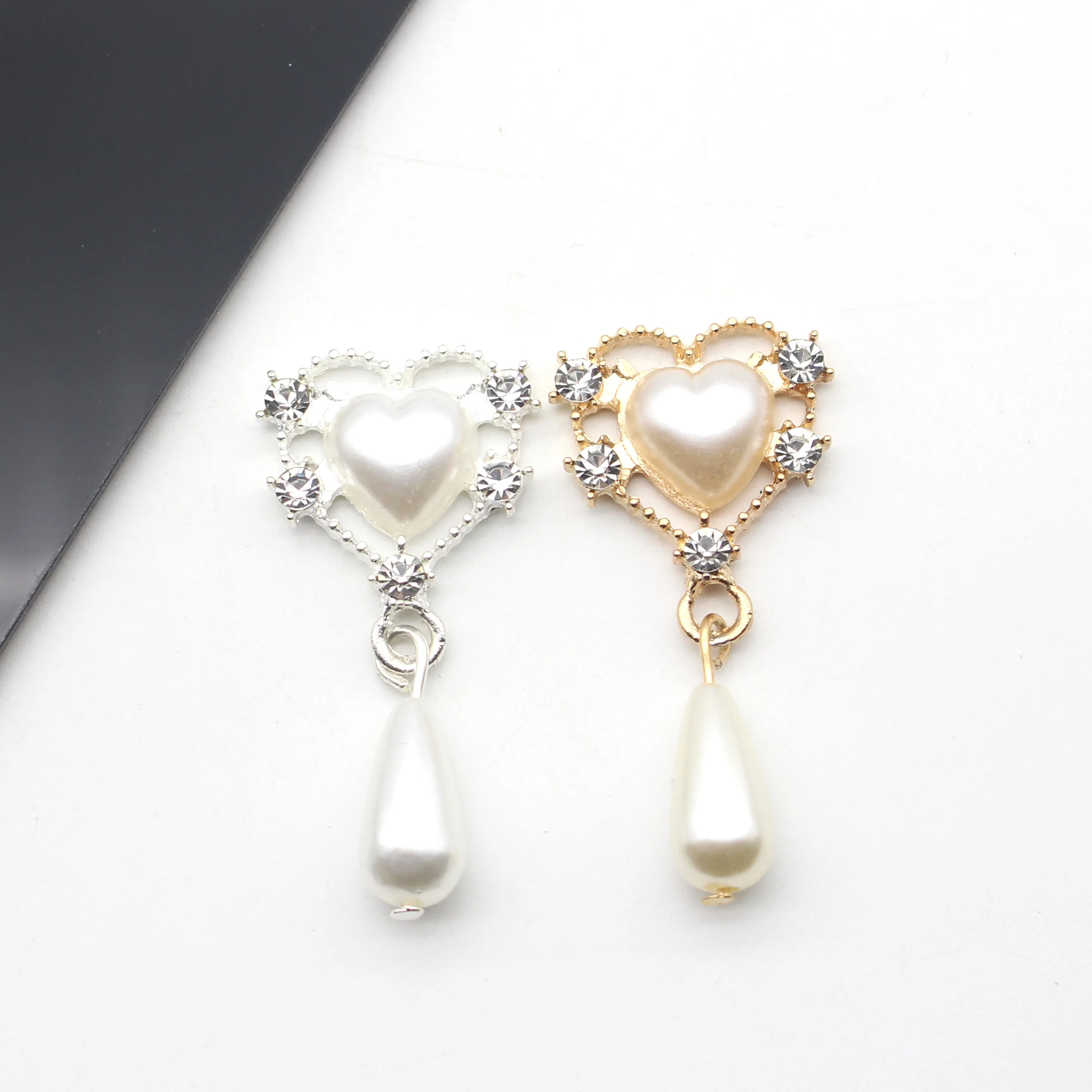 New 20 * 45MM Peach Heart Pearl Pendant Accessories for Decorating Clothing Romantic Wedding Invitation Letter