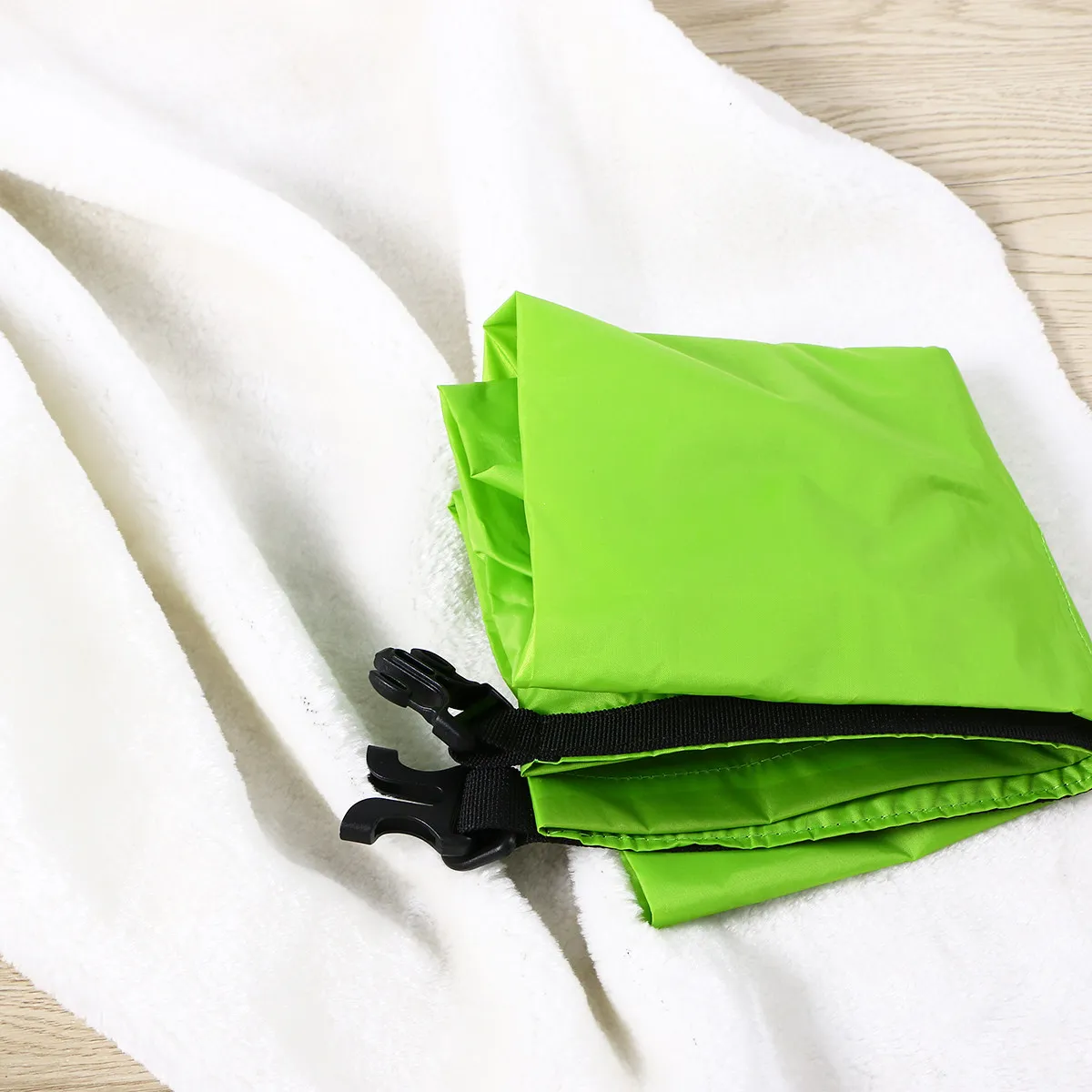 

Compression Dry Sack 15L Waterproof Bag Roll Closure Water Resistant for Kayak Canoe Boat Rafting Lightweight Travel