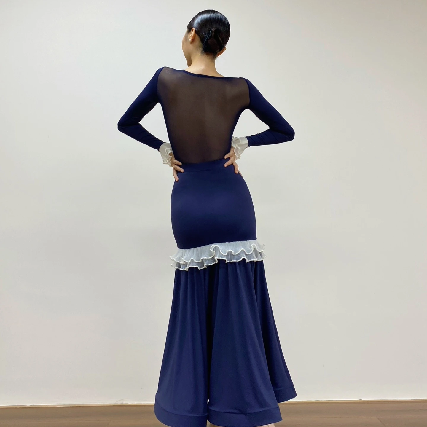 2025 vêtements d'entraînement de danse de salon hauts à manches longues jupe longue en dentelle femmes Costume Latin Walrz robe de concours de danse BL16035