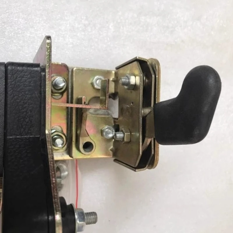Left Door Latch Assembly for Deere 904/1104/1054/1204/1354/6B904/5- 3