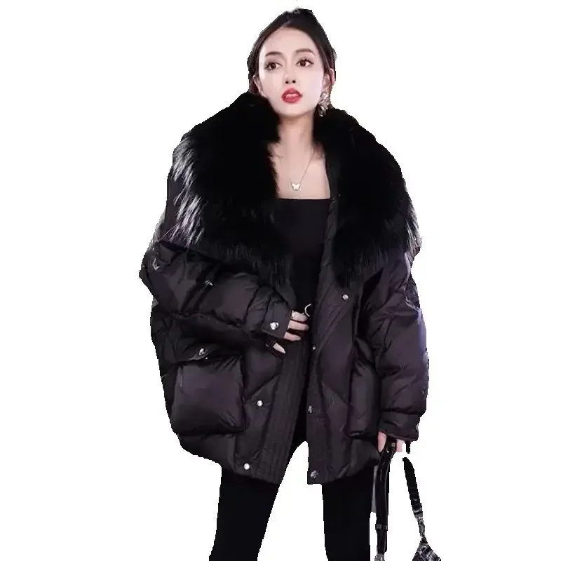 Piumino in stile europeo con ampio collo in pelliccia, popolare e alla moda, che supera lo stile Lingge, inverno da donna nuovo 2025