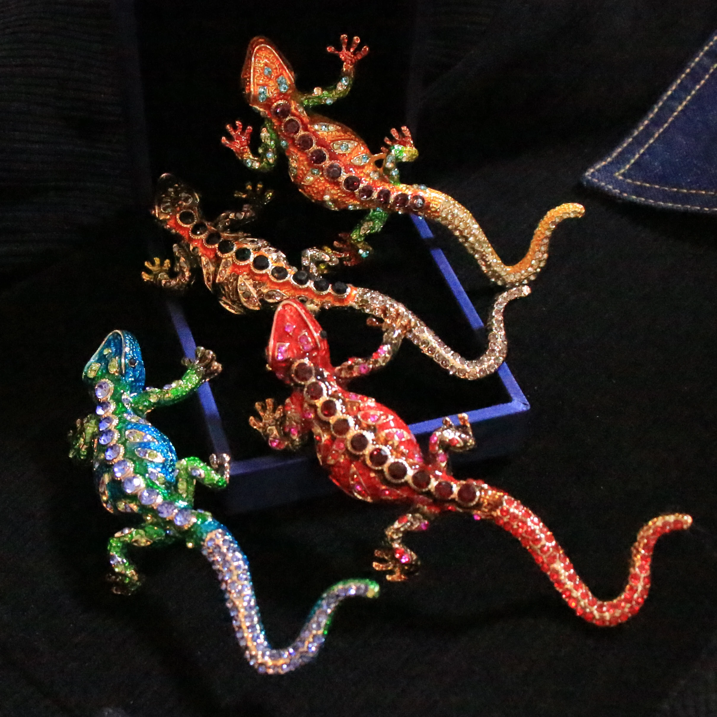 Mode Barock Frauen Männer Vintage Kristall Eidechse Abzeichen Große Größe Tier Brosche Boutique Glänzende Pin für Damen Kleidung Mantel