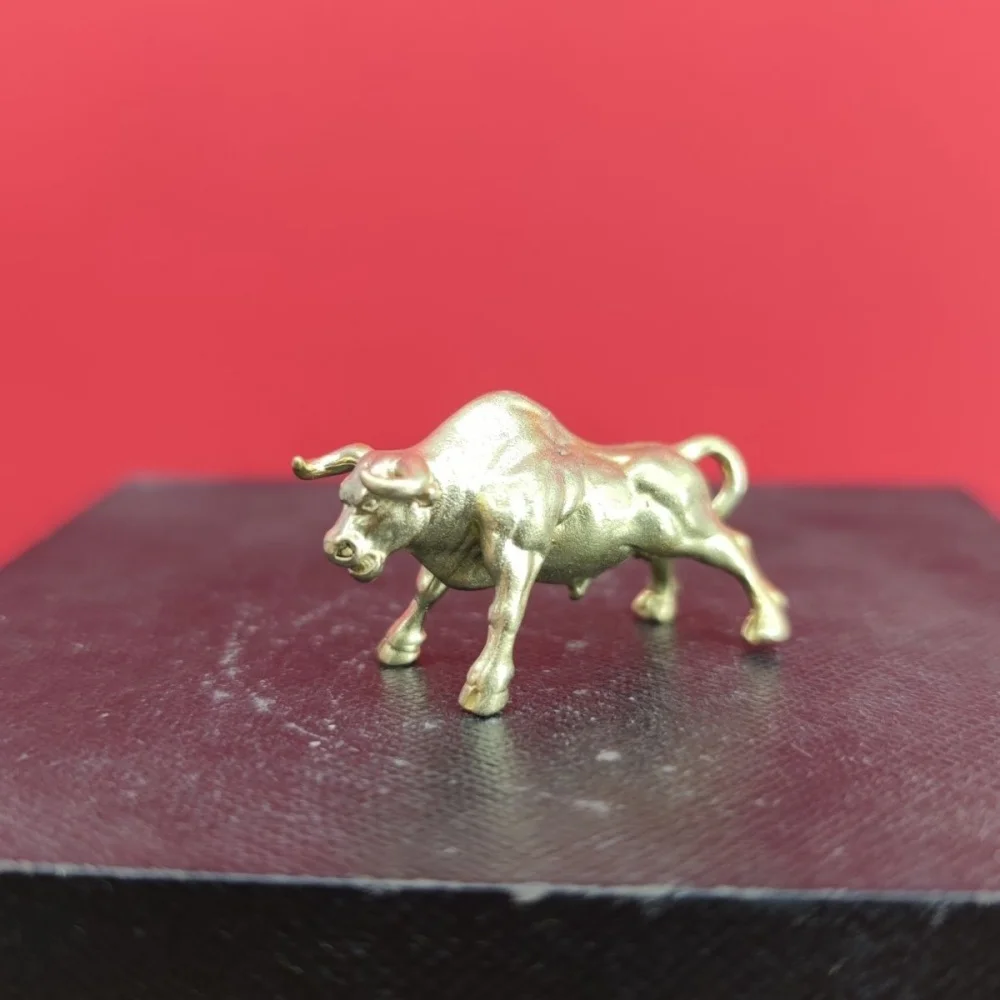 

​​Brass Zodiac Ox Keychain Mini Collectible Home Decor Accent - Luxury Ornament for Zodiac Enthusiasts Elegant Gift