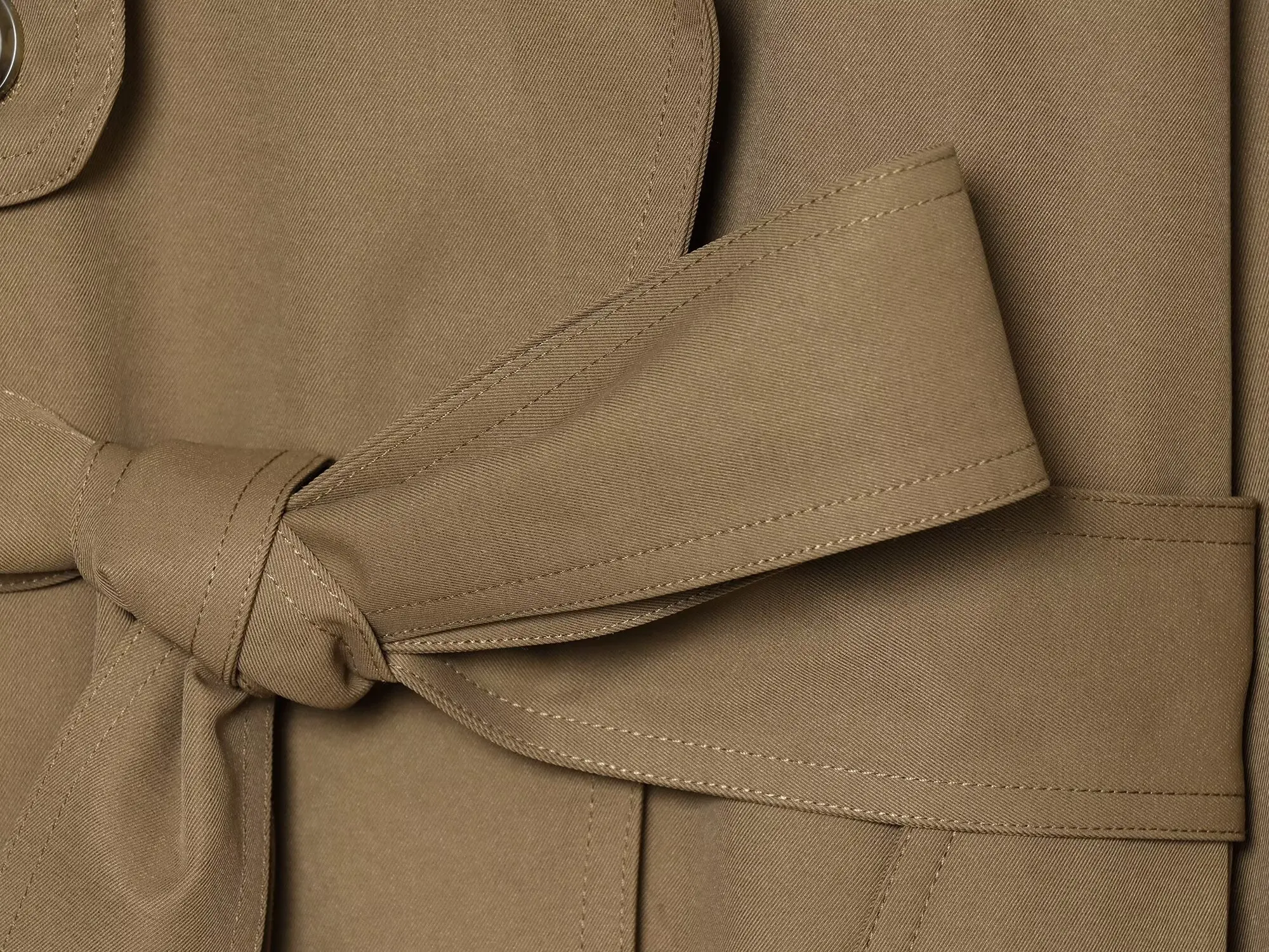 BSAY Damen Neuer Modischer Vielseitiger Kurzer Trenchcoat Kontrastfarbe Revers Gürtel Doppelreihig Locker Sitzende Pendler-Oberjacke – Detail 9