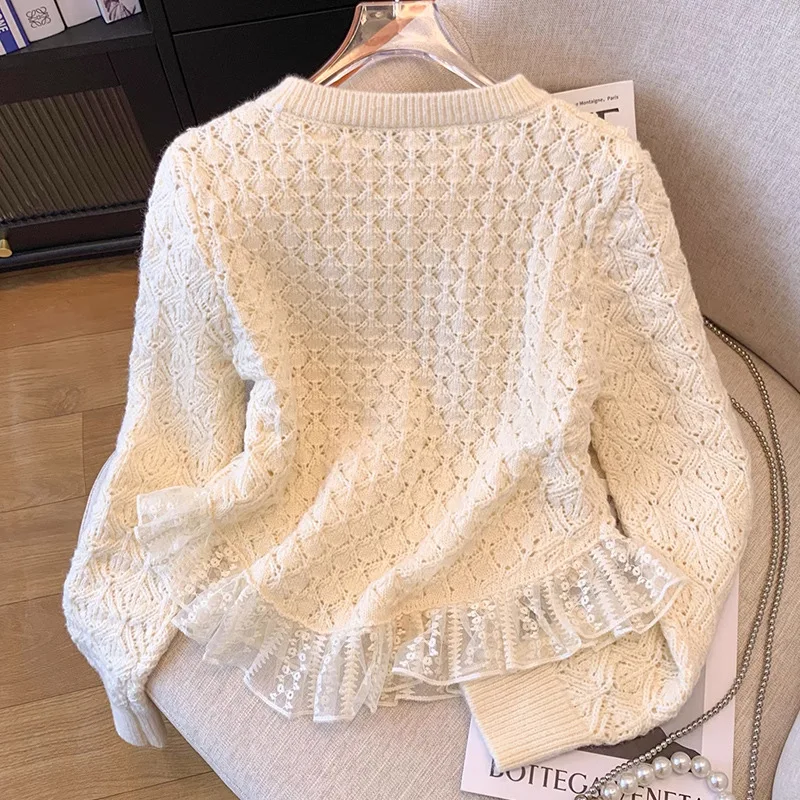 เสื้อคาร์ดิแกนถักสำหรับผู้หญิง แต่งลูกไม้ เสื้อจั๊มเปอร์แบบต่อผ้า ตัดเย็บแบบเว้า คอทรงโอ แขนยาว ทรงหลวม สไตล์หวานๆ ลำลอง ฤดูใบไม้ร่วง 2025