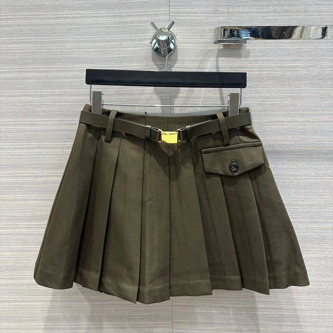 

2024 Summer Fashion Sweet Pleated Mini Skirts Womens High Waist Buckler PU Leather Belt Fake Pocket Army Green Skirt