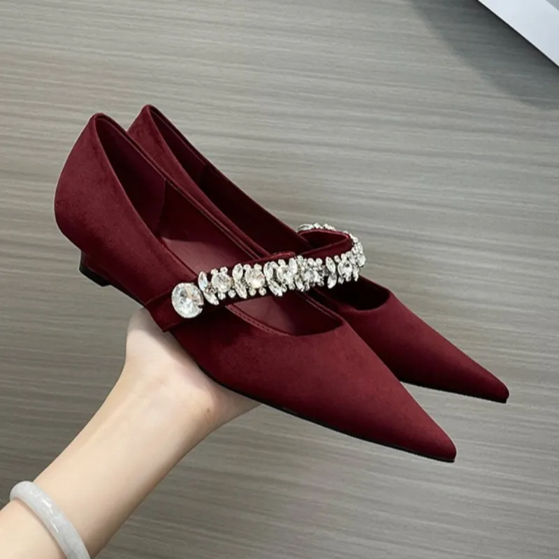 

Новые женские туфли 2026 года: роскошные, со стразами, с острым носком, на низком каблуке, элегантные французские повседневные туфли, дизайнерская обувь, Zapatos Mujer