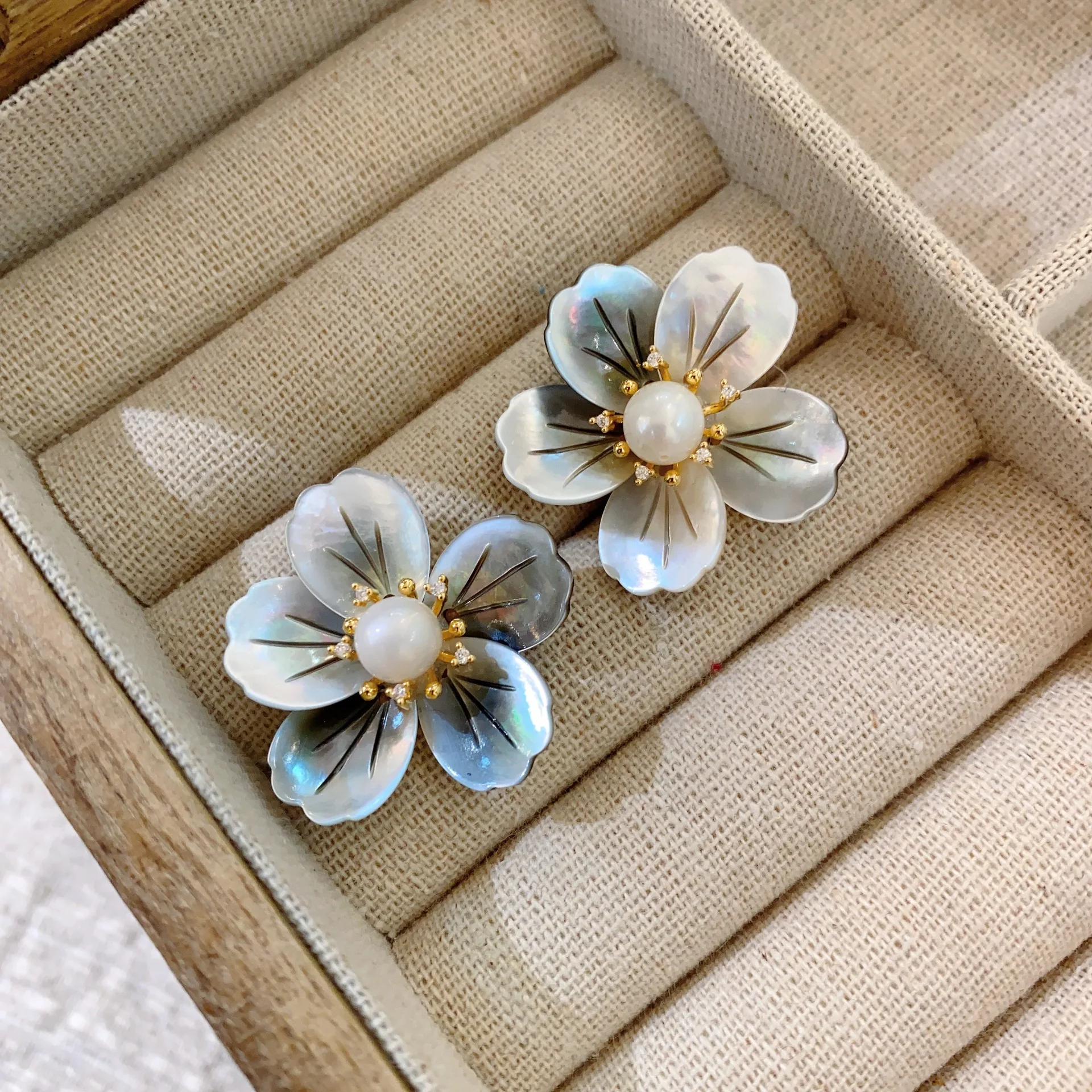 

Brass Retro Natural Pearl Shell Flower Earrings Women Jewelry Party T Show Gown Runway Trendy Korean Japan Israel Style INS