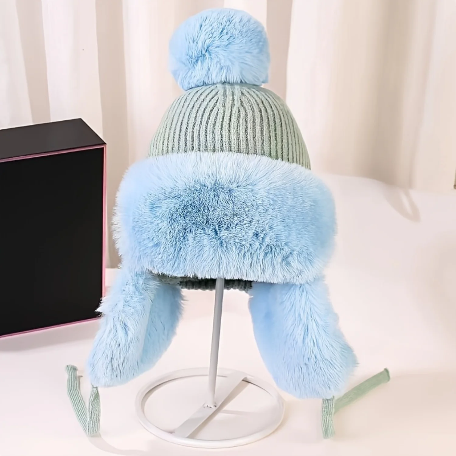 Chapéu de aviador de pelúcia grosso de malha quente de inverno gorro leve com pom pom clássico à prova de vento chapéu feminino de malha