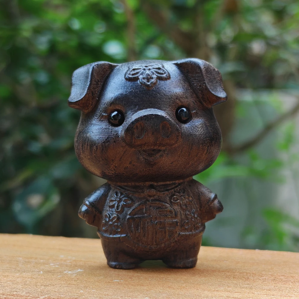 Wooden Pig Figurine Ornament, Hand-Carved, Modern Style, Minimalist Style. Suitable for Housewarming Gifts, Desktop Decorations, Christmas Decorations, Home Decor, Fireplace, Bedroom, Office, Centerpiece Decoration