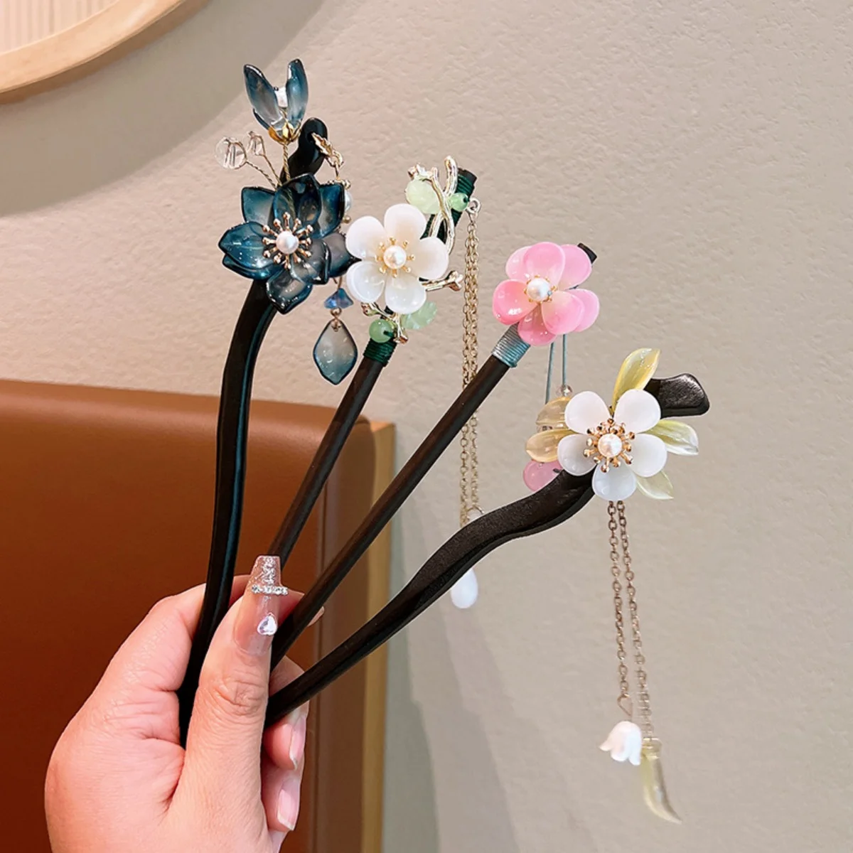 Exquisite Flower Tassel Wooden Hairpin Retro Chinese Style Handmade Floral Hair Stick Vintage Girls Women Hanfu Hair Accessories image 3