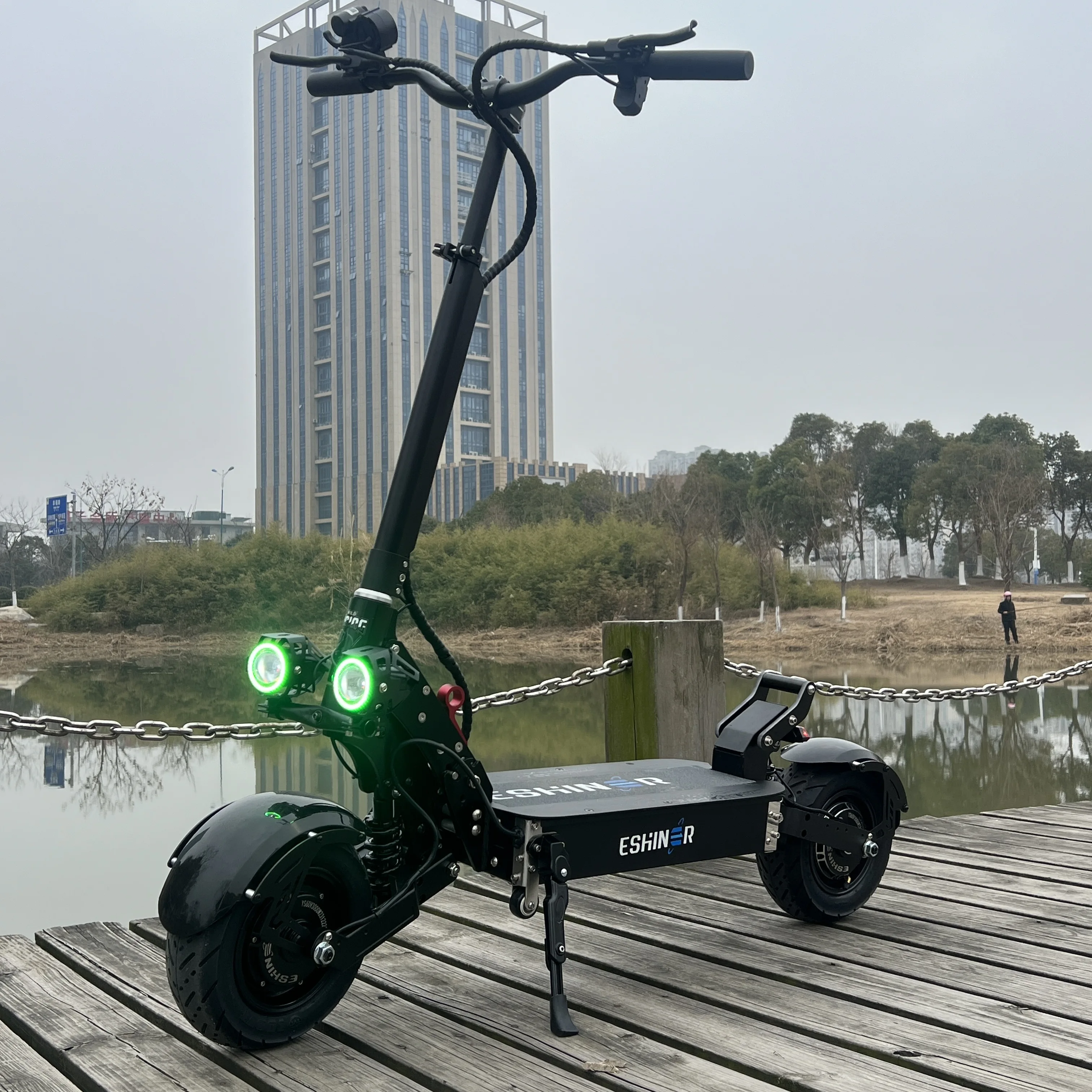 Foldable C-type shock absorber 11inch tires 60v 25-40Ah 5600w 6000w dual motor adults electric scooter