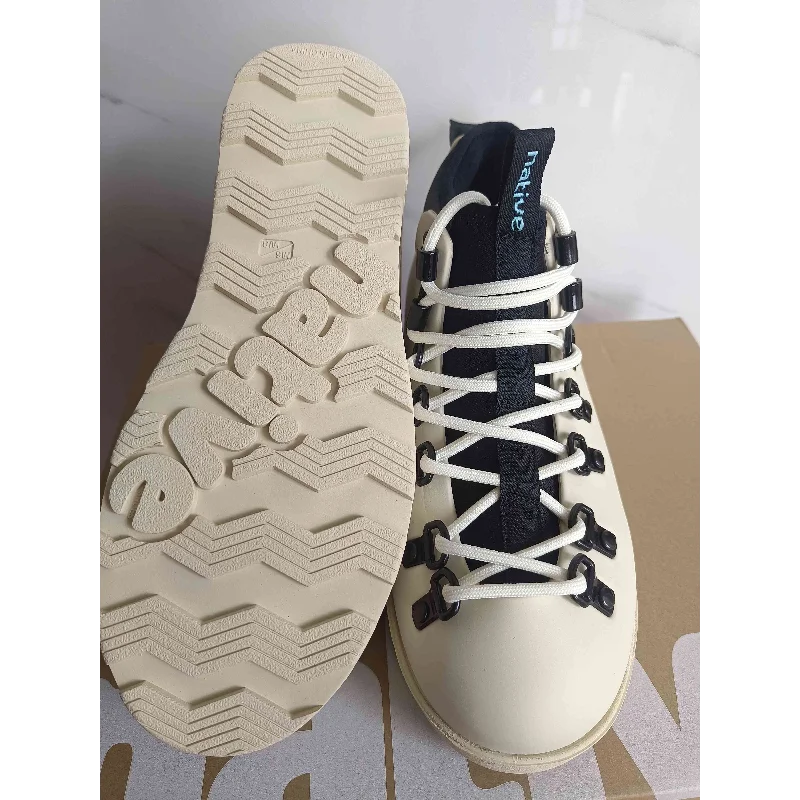 

2026 New Cool Hiking Shoes for Man Wome Lace Up Sport Boots Outdoor Mountain Shoe Couples Warm Comfortable Trecking Shoes