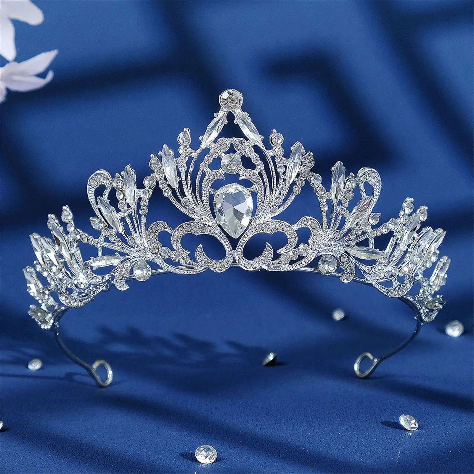 Couronne de cosplay baroque en alliage creux pour performance scénique, bijoux de costume royal, bandeau vintage or et argent