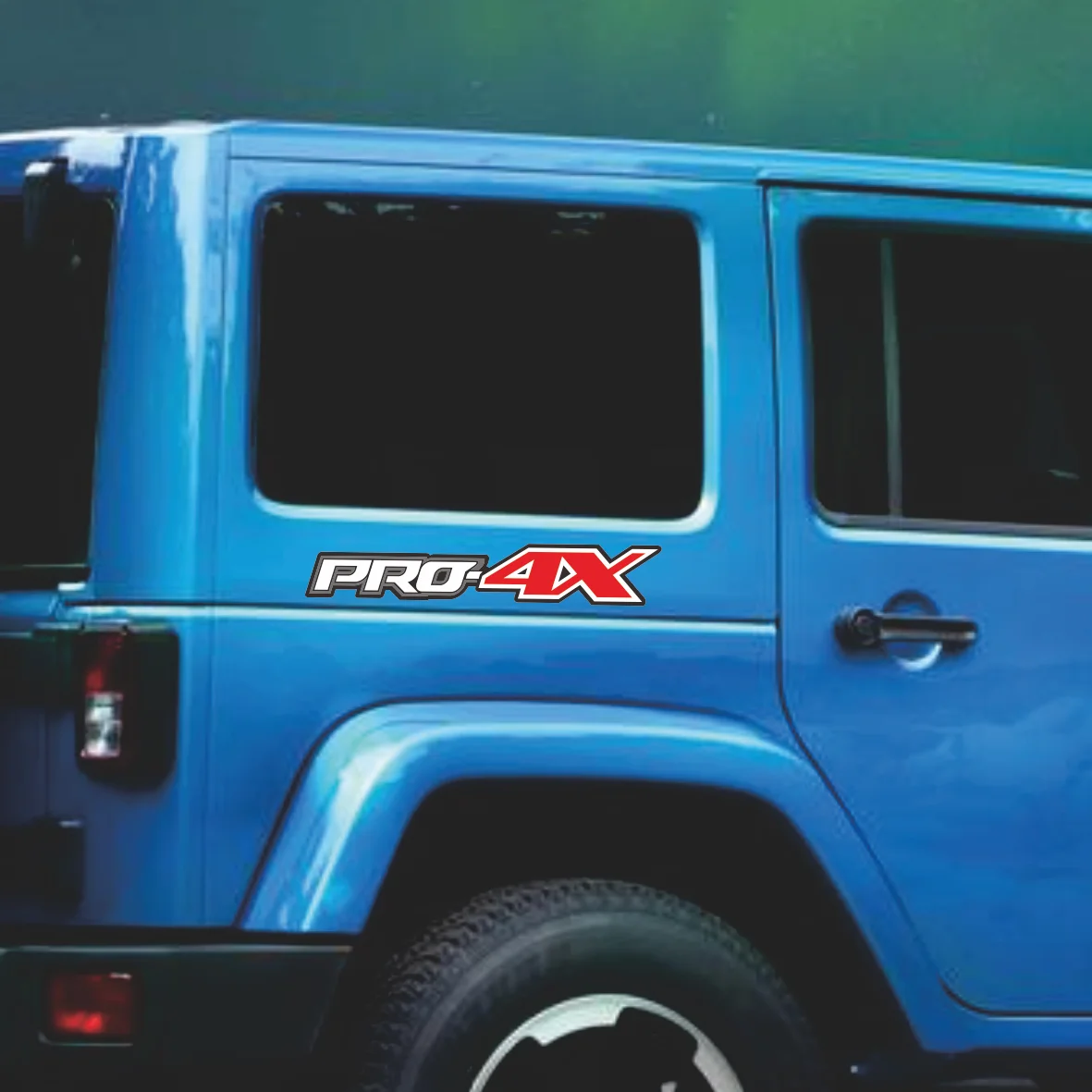 2 قطعة شارات جانبية لصندوق السيارة الخلفي - مناسبة مخصصة لنيسان تيتان فرونتير Pro-4X بيك اب، 4x4 على الطرق الوعرة شاحنة الفينيل ملصقات ديكور لتزيين الغرف