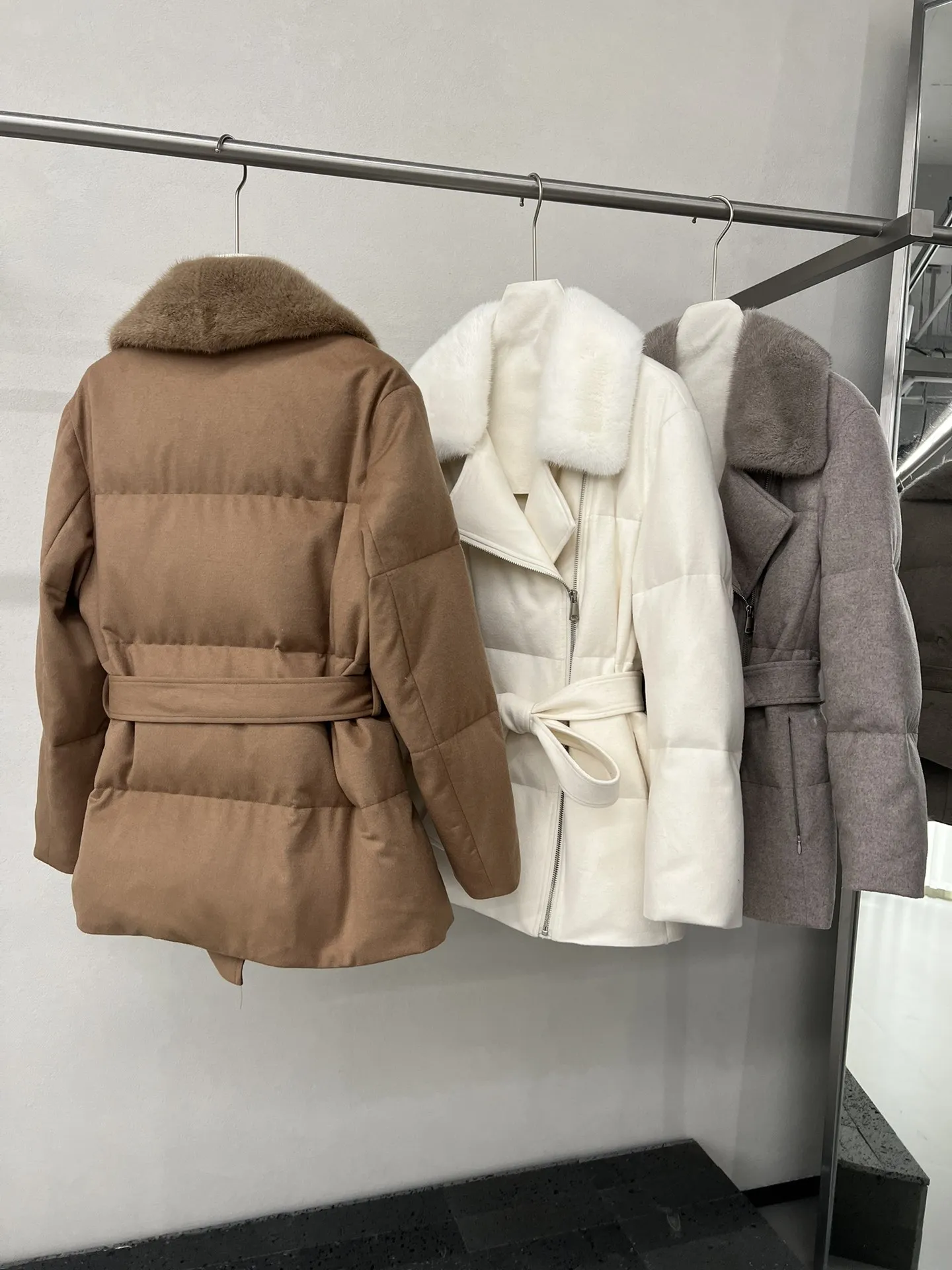 2022 Winter-Daunenjacke für Damen im neuen Stil mit Nerzpelzkragen, Bindeband, Wolle, Seide und Gänsedaunen