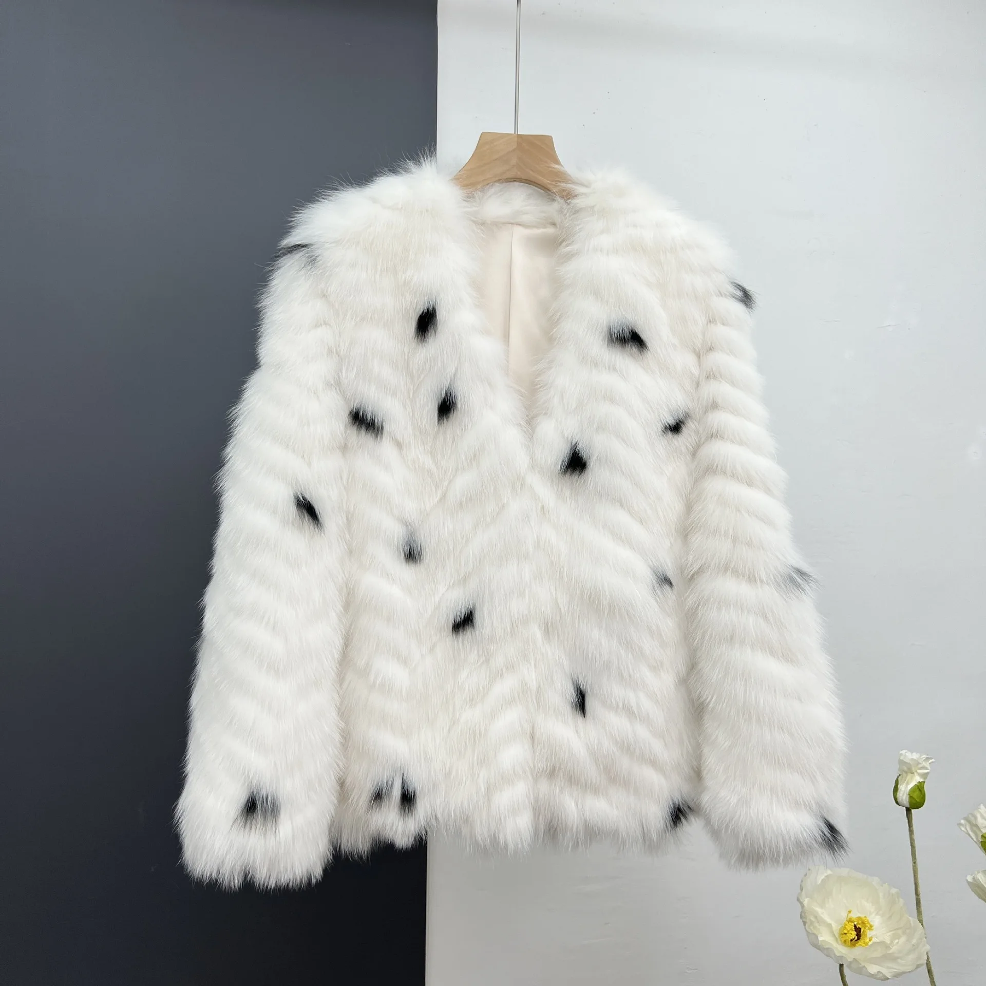 Wu Huang Haining fur coat real fur white fur car stripe women's long spotted fur coat for age reduction