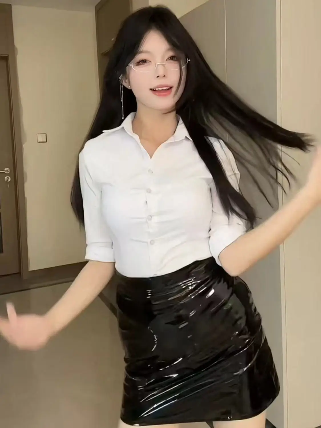 

Women's Black High Waist Leather Mini Skirt PU Reflective Tight Fit Korean Style Sweet Dark Mini Skirt for Autumn Winter summer